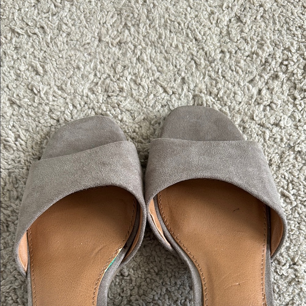 Universal Thread Gray Heels - Picture 4 of 9